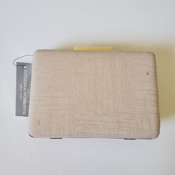 Sondra Roberts Hard Shell Clutch Purse 3D Flowers Chain Strap Clasp Closure NEW - Picture 4 of 16